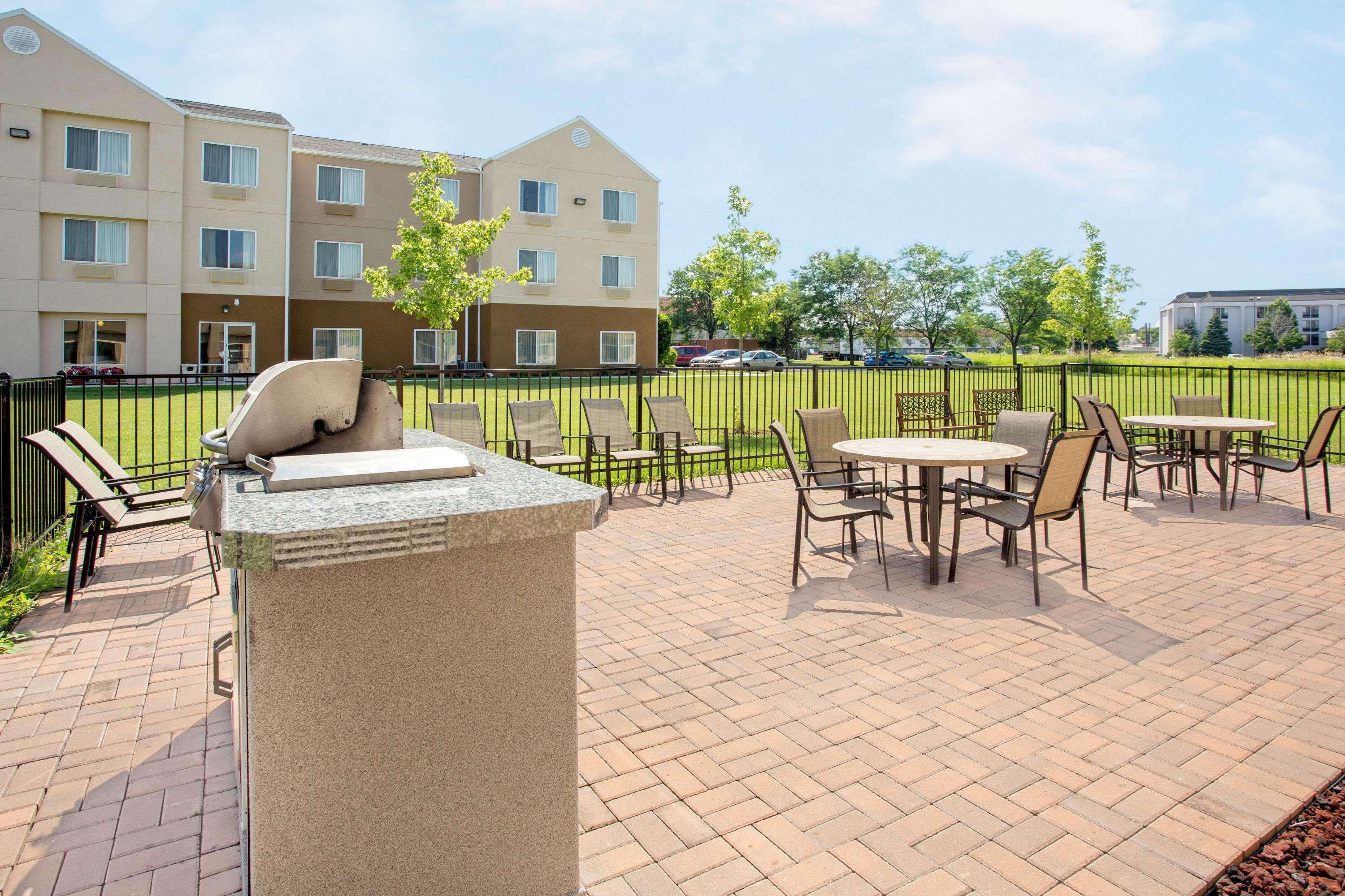 Baymont By Wyndham Green Bay Hotel Exterior photo